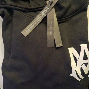 Amiri Hoodie Size XL Color Black is of very high quality and comfortable.